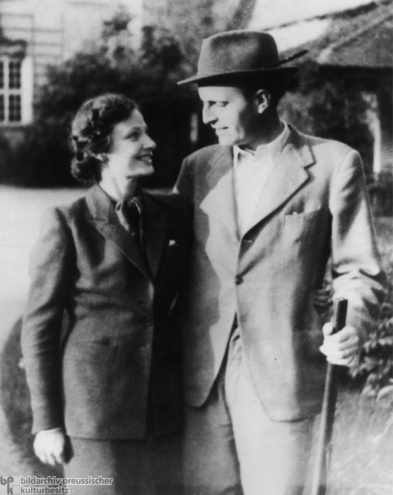 Adam von Trott zu Solz mit Ehefrau Clarita (1944)